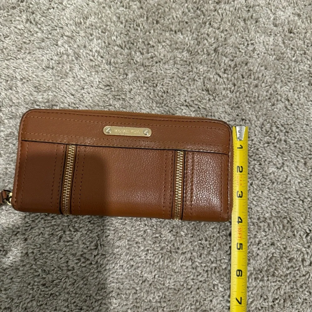 Michael Kors zippered accent pebbled leather zip around wallet
